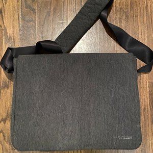 Incase Messenger Bag